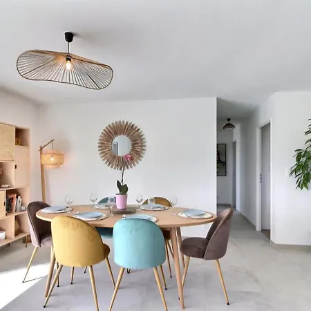 Maison Bord De Avec Jacuzzi