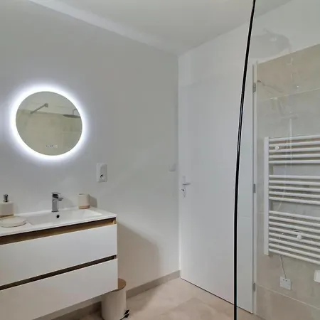 Maison Bord De Avec Jacuzzi